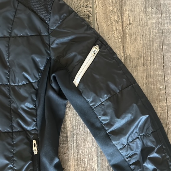 Spyder women’s size small, lightweight jacket, black with pink accent like new - Picture 3 of 8